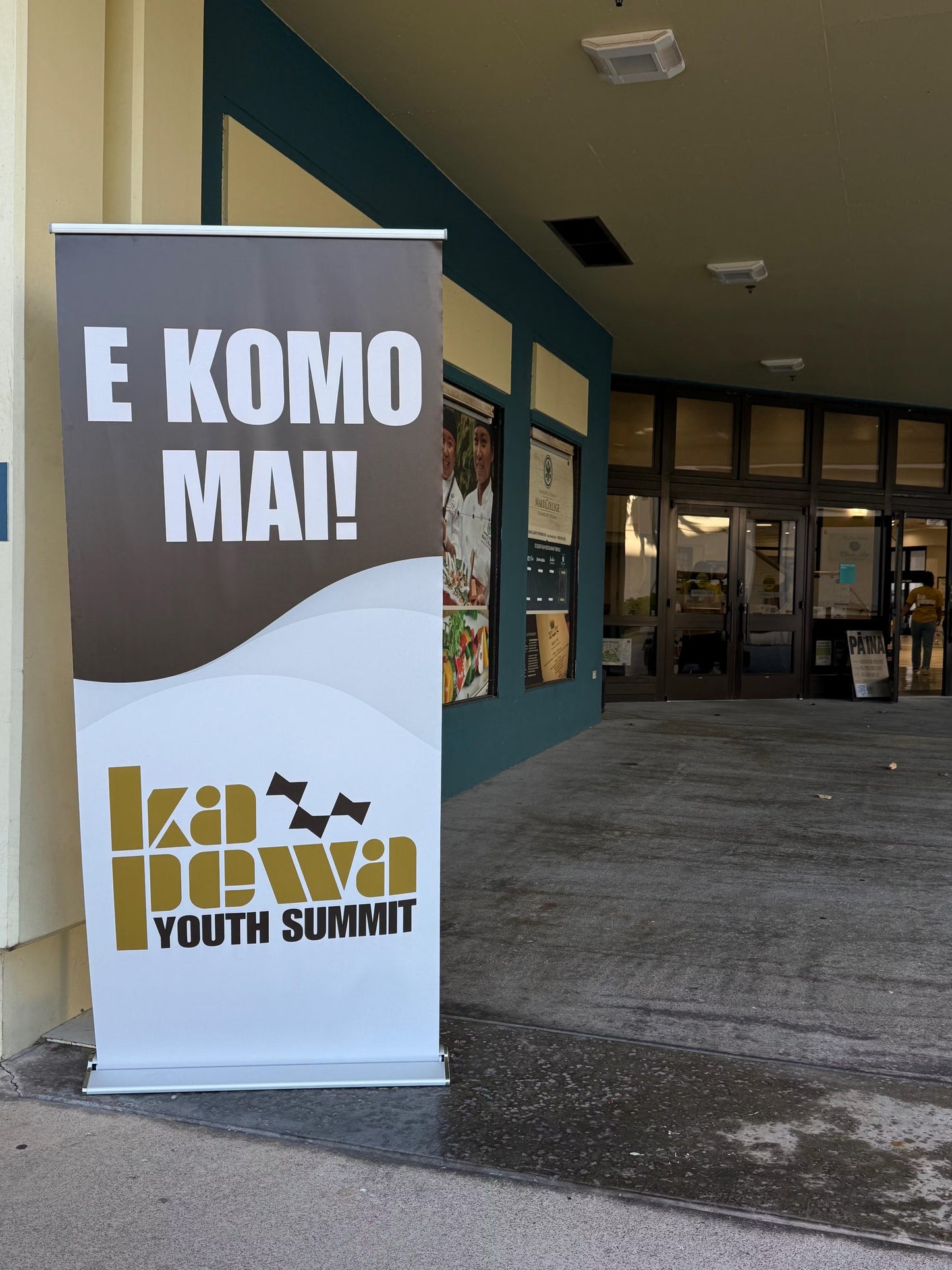 Premium Retractable Banner Display